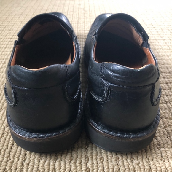 ecco seattle slip on